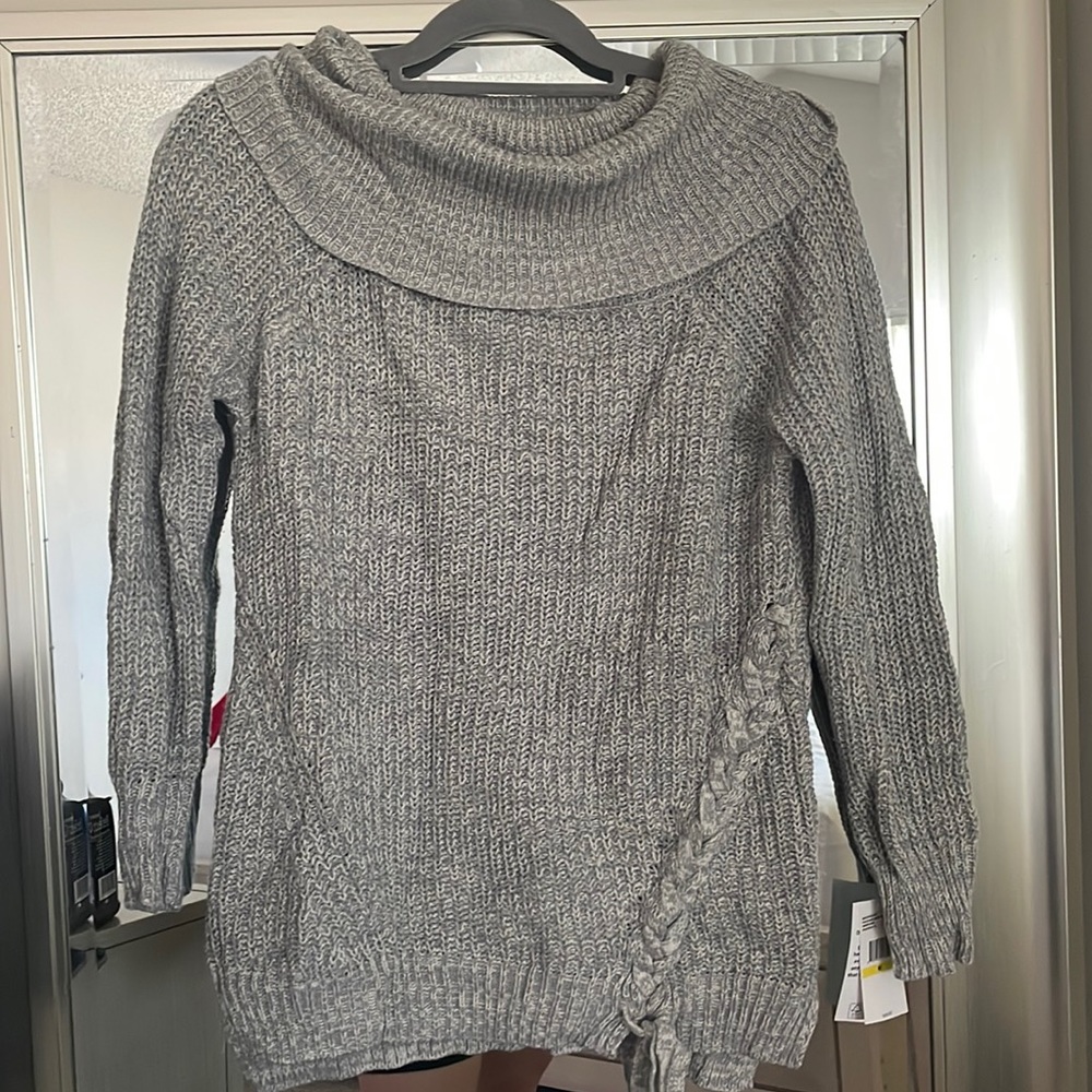 Jessica Simpson gray sweater